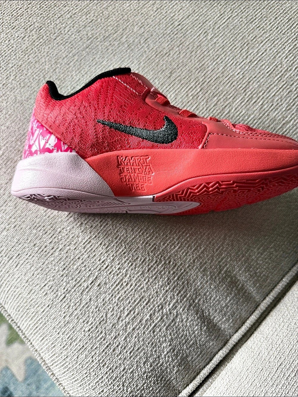 Kids/ Girls/ Youth - Brand New! Nike Ja 2 “Heart Eyes” basketball shoes - pink - Picture 3 of 6